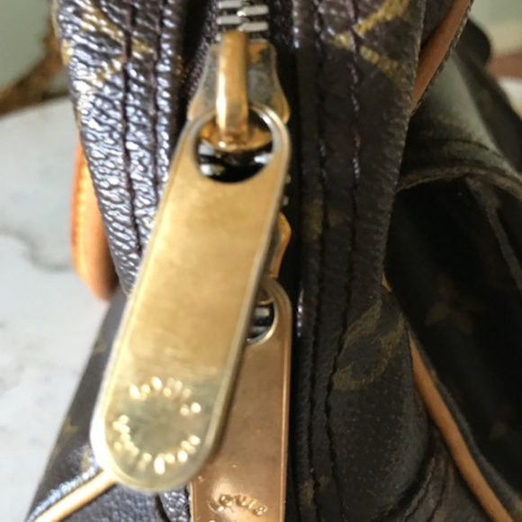 Louis Vuitton Handbag. - Picture 4 of 8